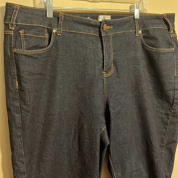 DC Jeans size 22 Slightly Curvy Bootcut Jeans - Picture 3 of 13